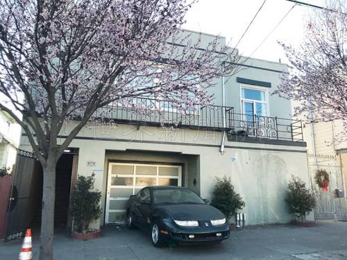 中国侨网这栋位于湾景区Revere街的单家庭住宅,被违例分割成七个单位,租给退伍军人。(美国《世界日报》/李秀兰 摄)