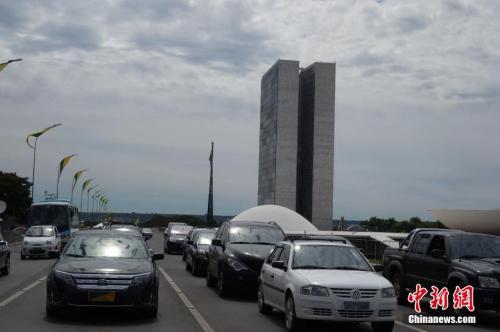 中国侨网资料图:巴西首都巴西利亚街头。(图片来源:中新社记者 莫成雄 摄)