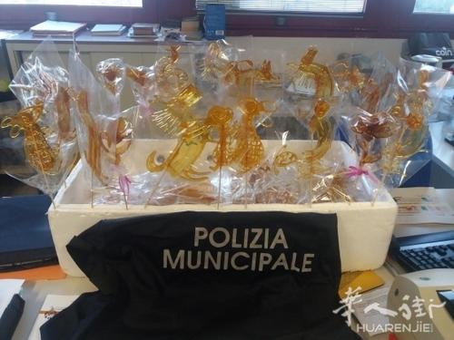 中国侨网被意大利警方查扣的糖人。(意大利华人街网)