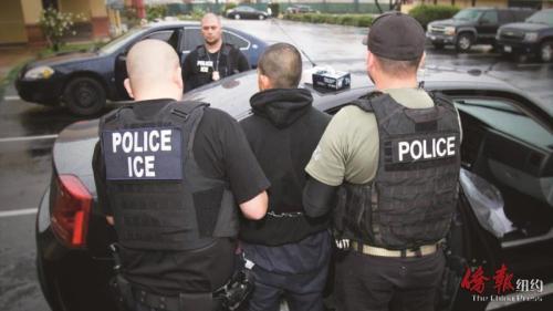 中国侨网纽约主计长斯静格提醒移民，ICE加强执法。（纽约《侨报》）