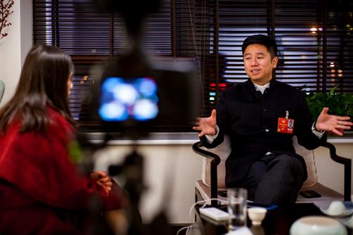 中国侨网英国伦敦华埠商会会长林奕权接受《欧洲时报》记者采访。(《欧洲时报》特约记者李雪峰 摄)