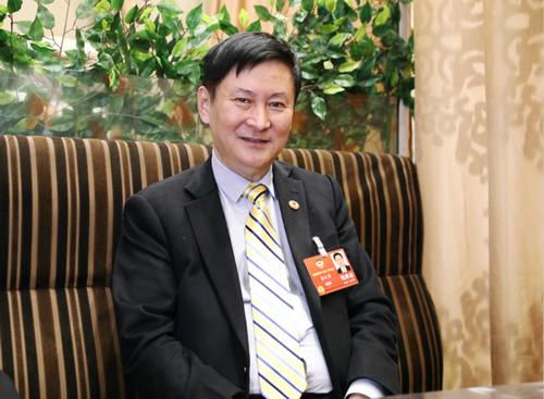 中国侨网欧洲上海社团联合会会长龚礼明接受记者采访。(图片来源:欧洲时报特约记者李雪峰 摄)