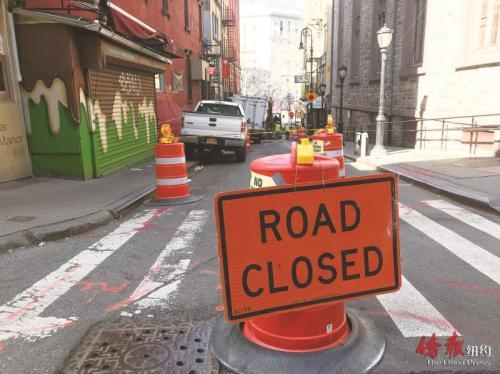 中国侨网纽约市设计及建筑局宣布华埠莫斯高街关闭3个月。(美国《侨报》/陈辰 摄)