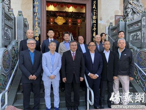 中国侨网张平总领事走访南加州潮州会馆。（美国《侨报》/夏嘉 摄）