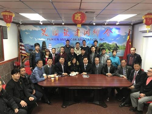 中国侨网美国福建同乡会28日召开募款活动,为在佛州猝死的打工仔陈先生捐款12580美元。(美国《世界日报》/和钊宇 摄)
