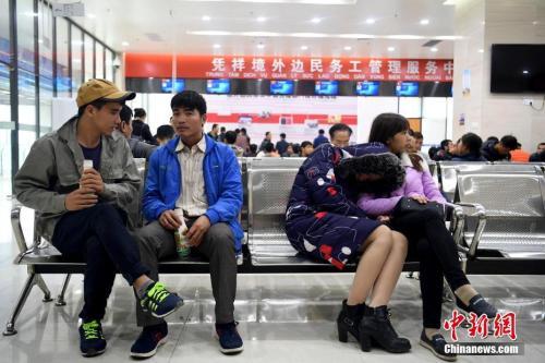 中国侨网资料图:境外务工管理服务中心。中新社记者 俞靖 摄