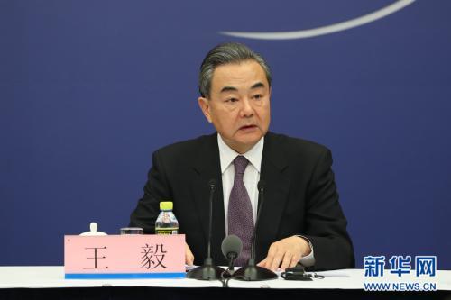 中国侨网2018年4月3日,外交部举行中外媒体吹风会。国务委员兼外交部长王毅介绍习近平主席出席博鳌亚洲论坛2018年年会开幕式并举行有关活动相关情况,并回答记者提问。