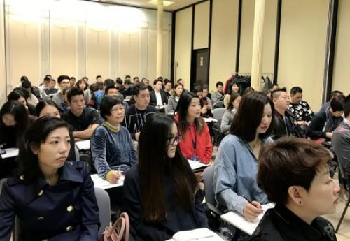 中国侨网意大利青年华商认真听取孙茂竹教授讲课。(意大利欧联网 资料图)