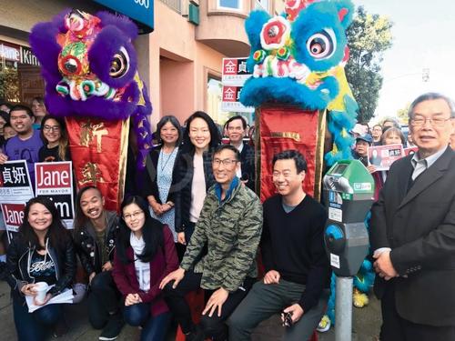 中国侨网旧金山市长候选人金贞妍(中)设在列治文区基利大道的西面竞选办事处开幕。(美国《世界日报》/李秀兰 摄)