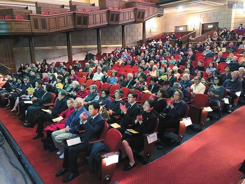 中国侨网众多市民出席悼念活动。(美国《星岛日报》/刘康泰 摄)
