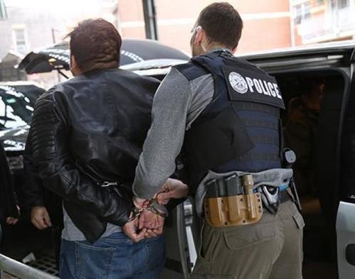中国侨网美国移民及海关执法局(ICE)在纽约进行特别行动，再捕225名无证移民。（美国《世界日报》/美国移民及海关执法局供图）