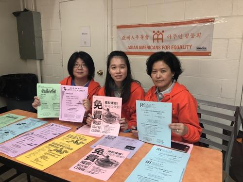 中国侨网曼哈顿顿第二选区信息日为民众提供多方位信息。(记者 陈小宁╱摄影)