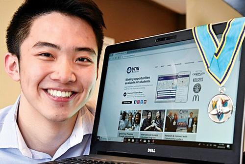 中国侨网加拿大华裔少年Hayden Cheung获颁安省青少年义工奖。(加拿大《星岛日报》／Metroland图片)