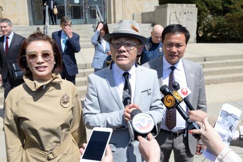 中国侨网周立波表示,5月24日会有好戏登场。(美国《世界日报》/朱泽人 摄)