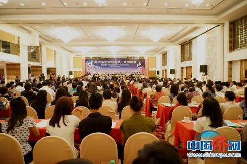 中国侨网一百多位来自中国大陆、台湾、香港及其他国家和地区的代表，和菲律宾华侨华人共约六百多人参加本届论坛。　关向东　摄
