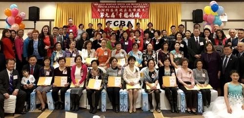 自学英文 77岁华裔母亲通过美国公民考试