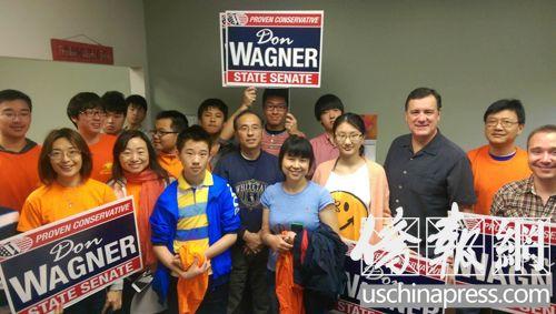中国侨网尔湾华裔市民为Wagner助选。(美国侨报资料图)