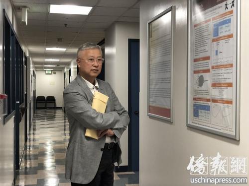 中国侨网美国南加大华裔校董谢明接受采访。 (美国《侨报》/聂达 摄)