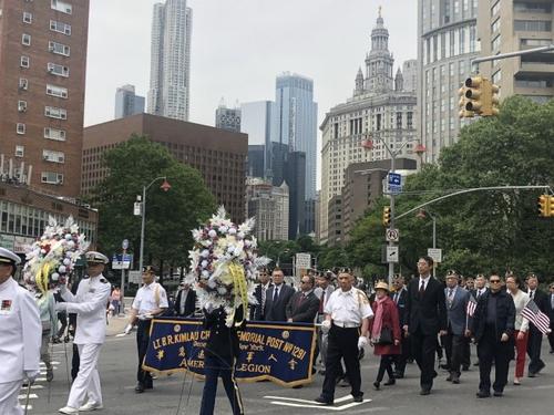 中国侨网纽约曼哈顿华埠国殇日游行活动现场。(美国《世界日报》/陈小宁 摄)