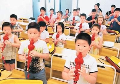 中国侨网图为西班牙华文学校的“华二代”学生们。(来源:新华社)