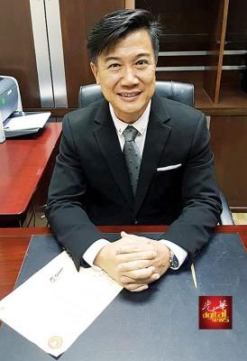 中国侨网马来西亚公正党郑栝斯再度受委吉打州务大臣华人事务官，6月3日正式上班。（马来西亚《中国报》图片）