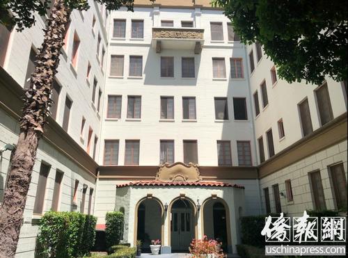 中国侨网中国留学生徐浩玥新搬入公寓,里面大约有100多租户。(美国《侨报》图片)