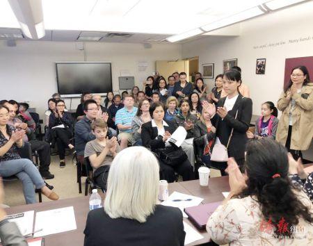 中国侨网纽约布鲁克林第20学委7日召开紧急会议,华人家长痛批特殊高中录取改革不合理。(美国《侨报》/高诗云 摄)