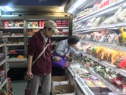 中国侨网端午节前各家超市的粽子热销。（美国《世界日报》/ 牟兰 摄）