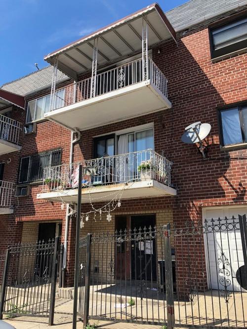 中国侨网这栋两家庭房屋非法改建成六家庭房屋,华裔房东被罚款。 (美国《世界日报》/朱蕾 摄)