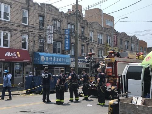 美纽约华人区高压电缆线起火爆炸 无人员伤亡
