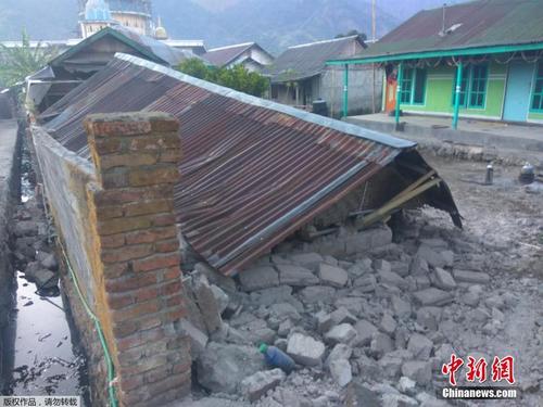 中国侨网当地时间7月29日,印尼龙目岛发生里氏6.5级地震,震源深度10千米。据国家地震台网官方微博消息,中国地震台网正式测定:07月29日06时47分在印尼龙目岛(南纬8.30度,东经116.55度)发生6.5级地震,震源深度10千米。