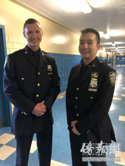 中国侨网杰佛利·刘和他的搭档梅米警员。（美国《侨报》/崔国萁 摄）
