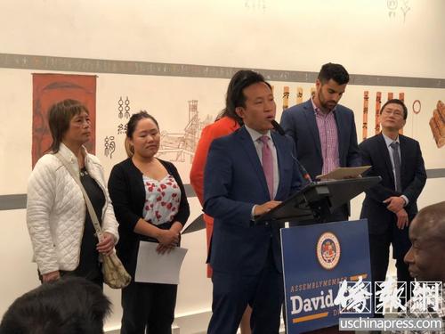 中国侨网邱信福呼吁大家一起发出反对声音,制止公民身份栏目加入2020人口普查中。(美国《侨报》/陈勇青 摄)