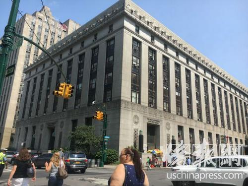 中国侨网将该建称监狱的中央街80号大楼。(美国《侨报》/张晶 摄)