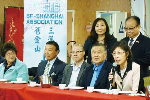 中国侨网旧金山上海协会为11月选举发动选民登记活动，得到社区领袖及侨领的支持。（美国《世界日报》/李秀兰 摄）
