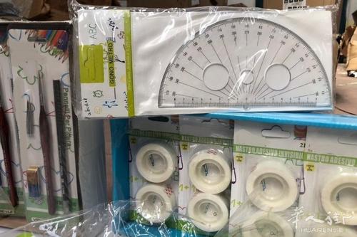中国侨网被查扣的不合格文具用品。(“意大利华人街”微信公众号)