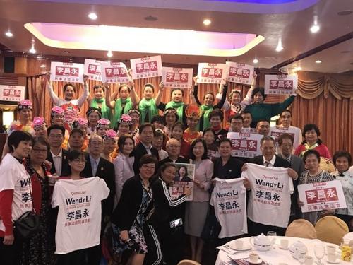 中国侨网李昌永在纽约曼哈顿华埠拜会华裔社团和选民。(美国《世界日报》/和钊宇 摄)
