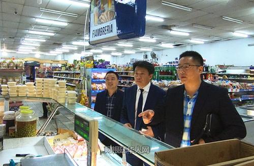 中国侨网陈志军领事要求店主提高安全防范意识。(阿根廷华人网)