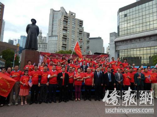 中国侨网“庆祝69周年国庆与迎接中秋”活动在纽约曼哈顿华埠举办。(美国《侨报》/尹英姿 摄)