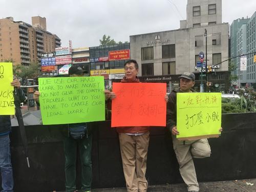 中国侨网数十名华裔餐车业者反对禁止在缅街摆摊的提案。(美国《世界日报》/牟兰 摄)