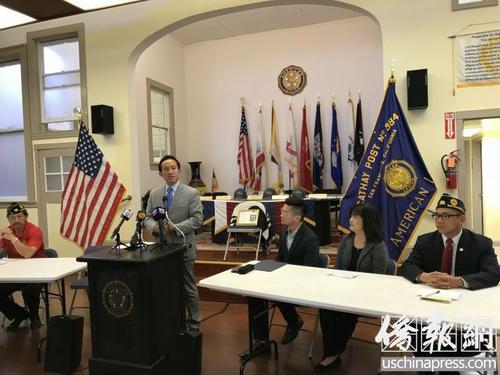 中国侨网 邱信福表示,华裔退役军人在第二次世界大战中为美国作出很大贡献,联邦国会应该承认华裔退役军人的贡献并颁发金奖。(美国《侨报》/吴卓明 摄)