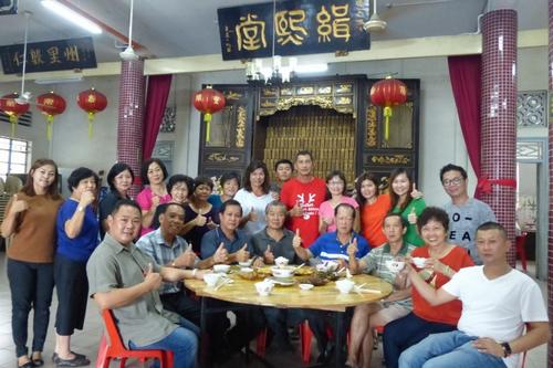 中国侨网麻坡潮州会馆每周五的爱心午餐活动，获得三机构理事踊跃回家吃饭。（马来西亚《星洲日报》）