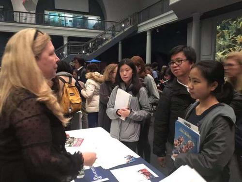 中国侨网恩利格斯表示,纽约市立大学录取新生每年持续增长。(美国《世界日报》/张筠 摄)