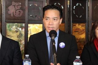 中国侨网温哥华华裔市长候选人沈观健承认败选。（加拿大《明报》）