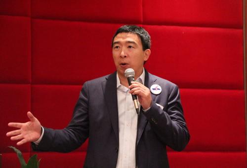 中国侨网杨安泽。(美国《世界日报》 李晗 摄)