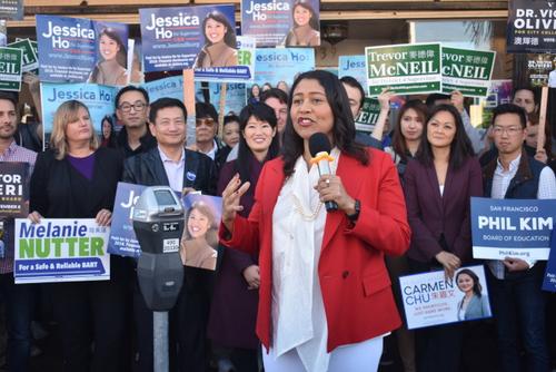 中国侨网旧金山市长布里德极力为何钟灵和麦德伟两名市议员参选人拉票。（美国《世界日报》/黄少华 摄）