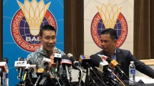 中国侨网(李宗伟召开记者招待会。马来西亚《星洲日报》)