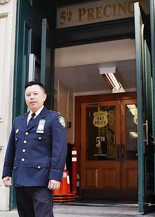 中国侨网将晋升为督察的华裔吴铭恒,将调离服务两年多的纽约曼哈顿华埠市警五分局。(美国《世界日报》/张晨 摄)