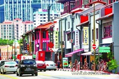 中国侨网新加坡对潮汕传统文化十分重视。在唐人街牛车水，潮汕商铺比比皆是。