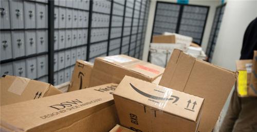 中国侨网感恩节购物潮后，邮寄递送包裹的数量是一年最高峰，包裹盗窃案也随之增加。(美国《世界日报》/张晨 摄)
